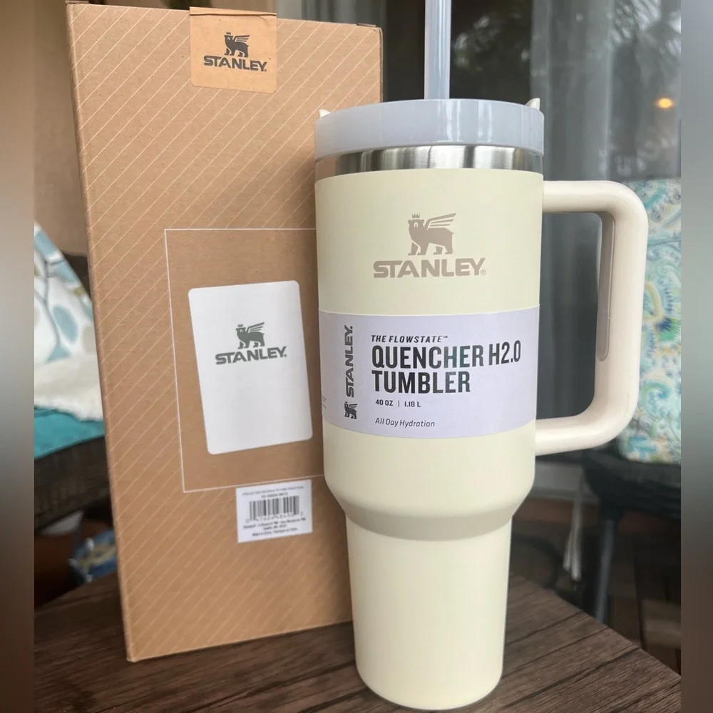 Stanley Cream White Quencher H2.0 Tumbler 40 oz with Box